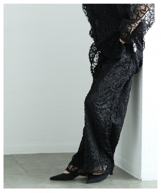 レディース 大人 上品 洗練された上品さのフラワーコード刺繍ワイド