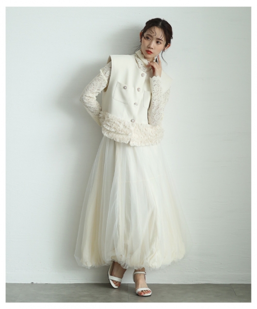 レディース 大人 上品 たっぷりフリルのパールボタンショート