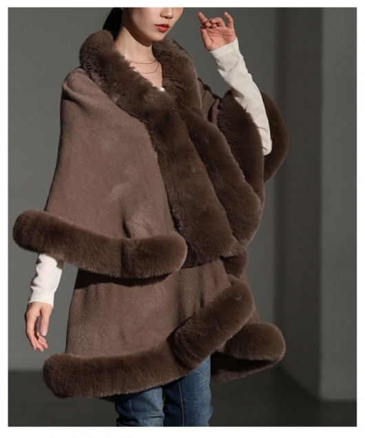 ❤️新品未使用❤️ ミンクファー　ポンチョ　フード付き Ritomo De Ricco ポンチョ ふんわりファー付きフーディーポンチョ