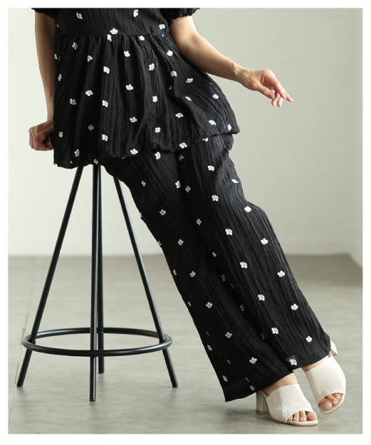 Ample ドット刺繍楊柳ワイドパンツ ヴァン Vin Ample ドット刺繍楊柳ワイドパンツ （ブラック