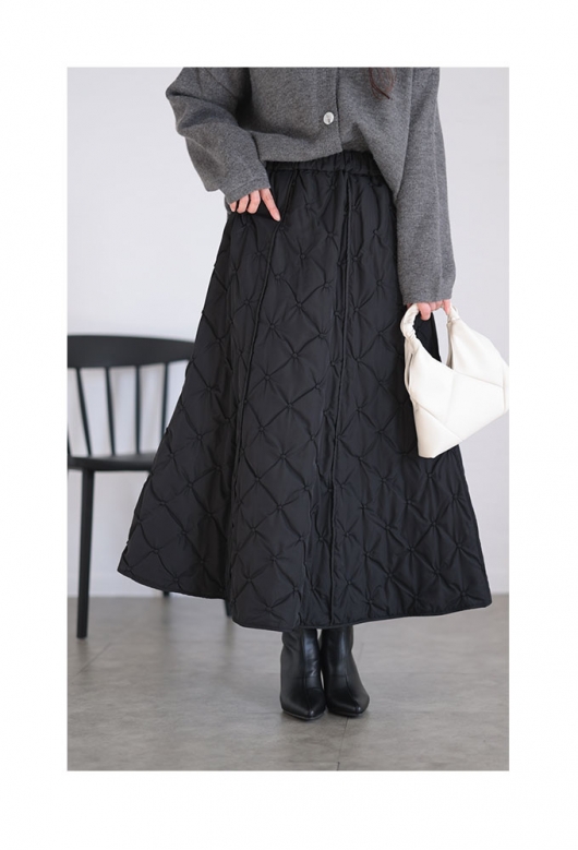レディース 大人 上品 軽いのに暖かなボール刺繍キルティングスカート