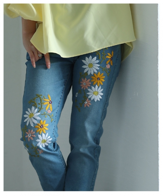 花を添えたインド手刺繍デニムスキニーパンツ