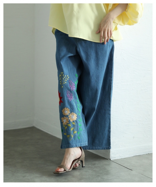 花を添えたインド手刺繍デニムワイドパンツ