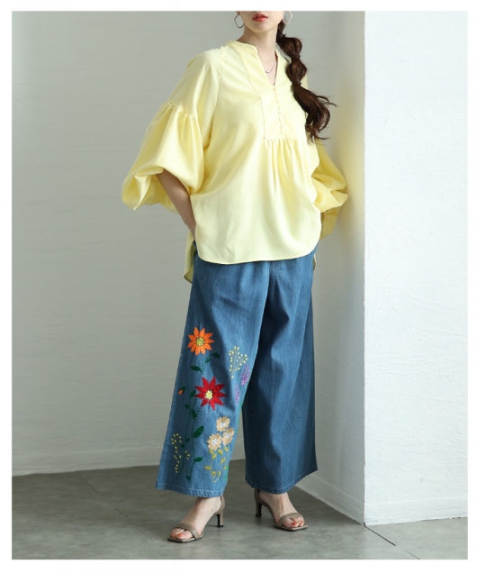 花を添えたインド手刺繍デニムワイドパンツ
