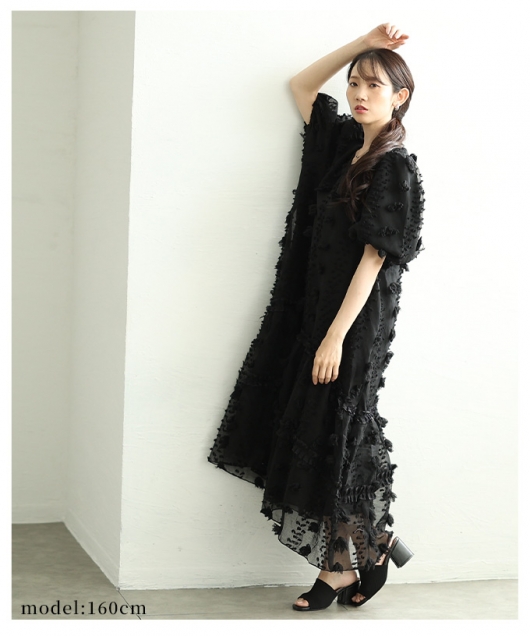 派手すぎない花柄のきちんと大人のワンピース 花柄ティアードAラインドレス/MIRIN - カラードレス