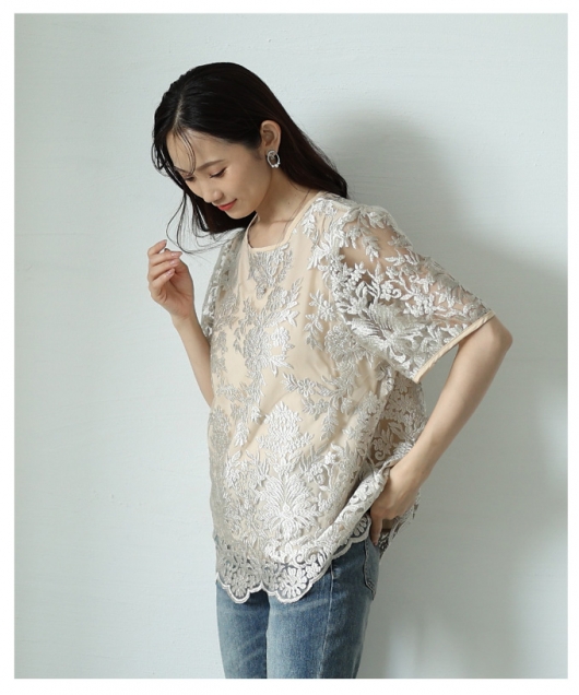 Giorgio Armani 総刺繍ロング丈ブラウス 新品 Giorgio Armani 総刺繍ロング丈ブラウス 新品