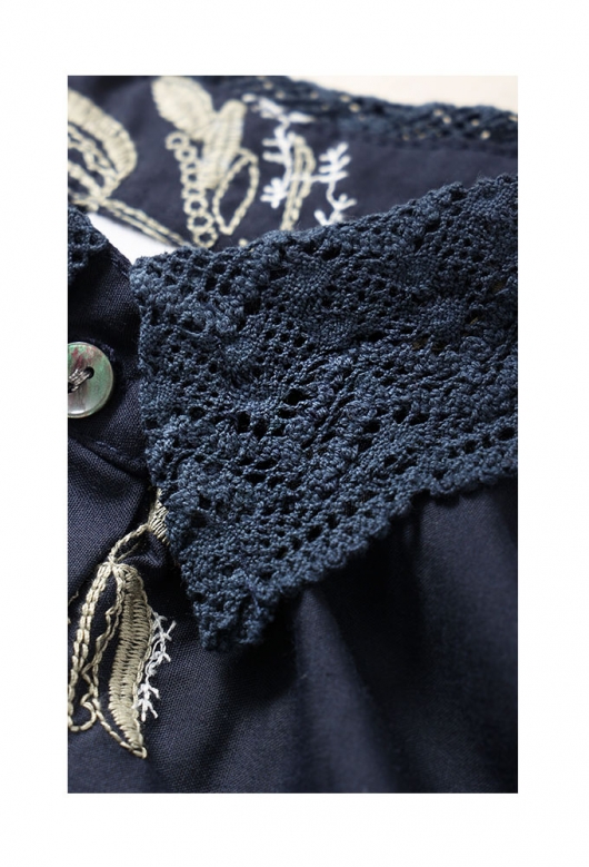 花刺繍舞うレース襟コットンブラウス