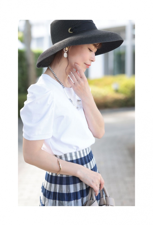膨らむ袖の大人カットソー