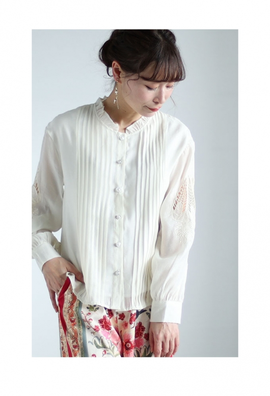 レディース 大人 上品 透かし刺繍袖のタックシャツブラウス mode