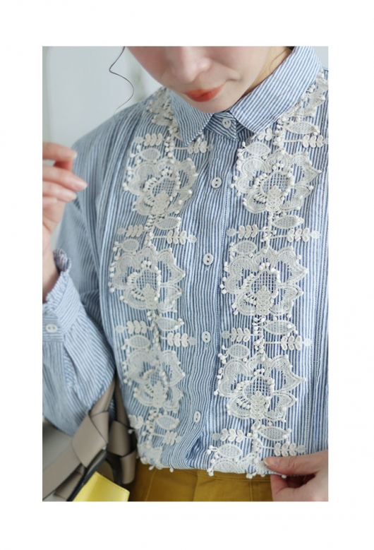 レディース 大人 上品 爽やかな白花刺繍のストライプシャツ レディース 大人 上品 爽やかな白花刺繍のストライプシャツ