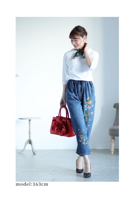花咲く刺繍のイージーデニムパンツ