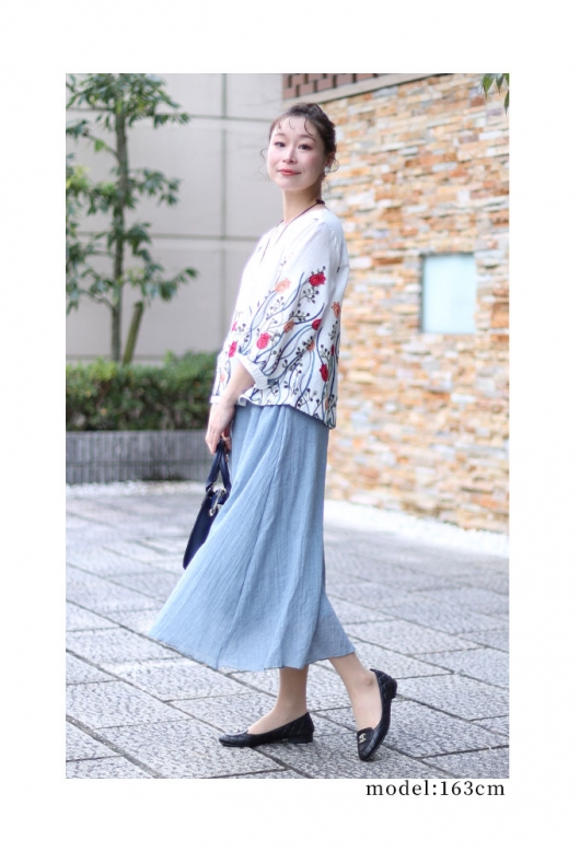 艶やかなチューリップ刺繍のシャツブラウス
