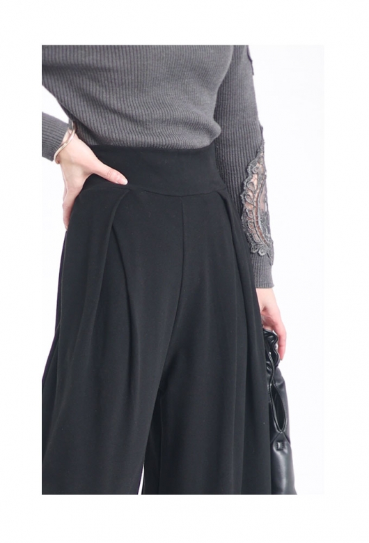 裾が床につかないストレッチタックワイドパンツ