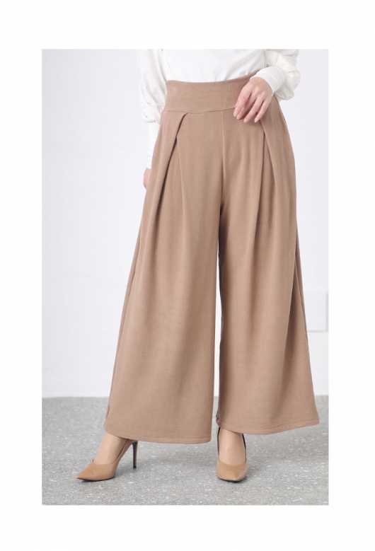 裾が床につかないストレッチタックワイドパンツ
