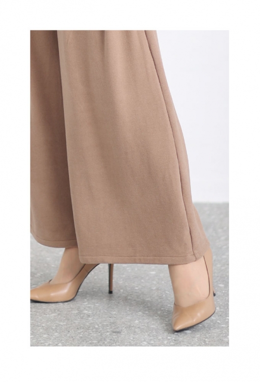 裾が床につかないストレッチタックワイドパンツ