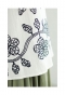 蔦に流れる草花刺繍のシャツブラウス