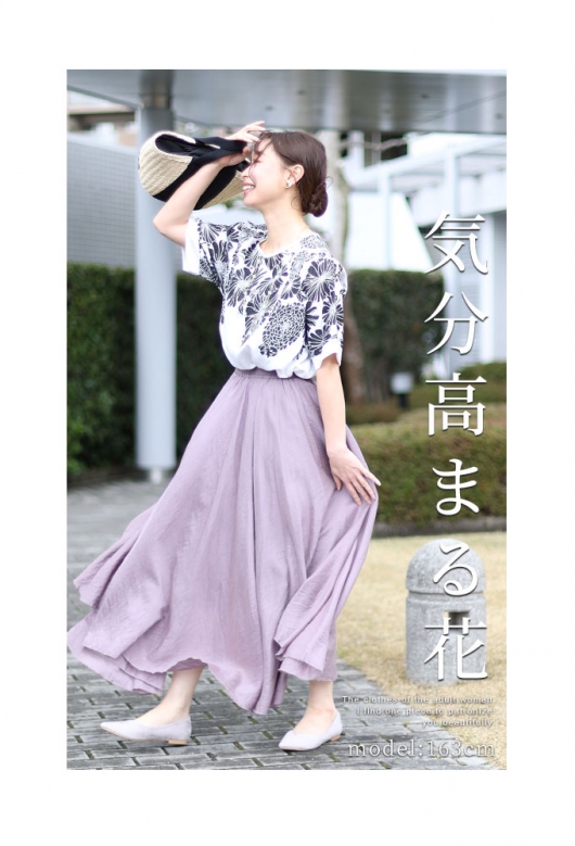 大きな花柄が目を引く夏のゆったりトップス✿デートやお出かけに最適 大きな花柄が目を引く夏のゆったりトップス✿デートやお出かけに最適