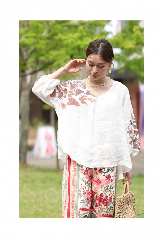 momonohana ブラウス　作家さま　リネン レディース 大人 上品 滲み描く花々と蝶のリネンシャツブラウス