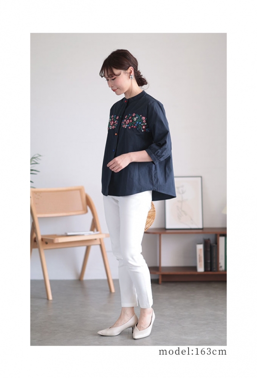 彩り花刺繍のコットンシャツブラウス