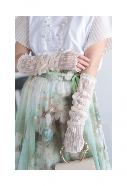 さえら、アキアカネの豪華レースの腕カバー 株）さえら アキアカネ Akiakane 長財布 チュール レース お花