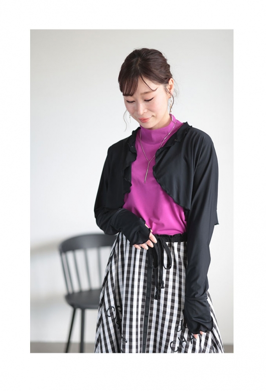 BBBmamuフリルメロウBL Crepe Mermaid Gown with Curved Neckline and Off-the-Shoulder Sleeves