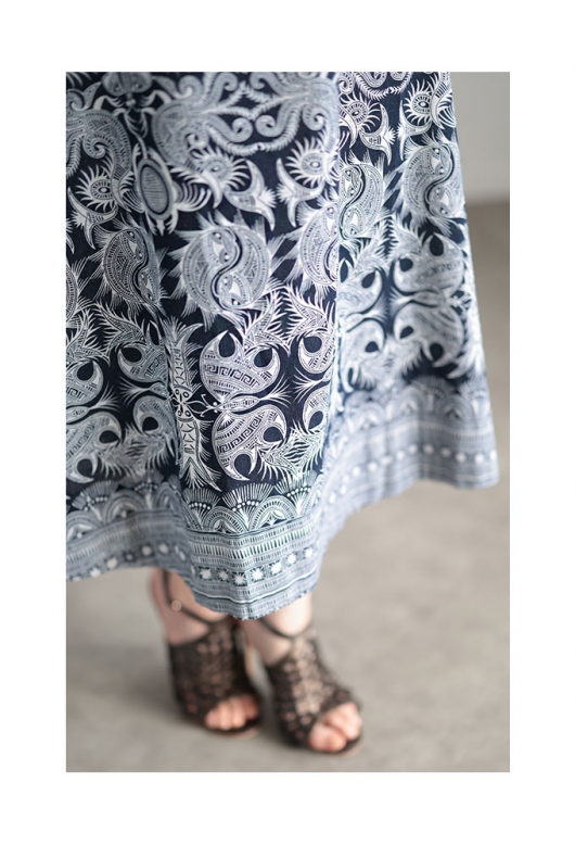 白*店様 美品✨エトロ　ロングワンピース　ペイズリー　ゆったり　さらさら　春夏 レディース 大人 上品 アジアンなペイズリーロングワンピース