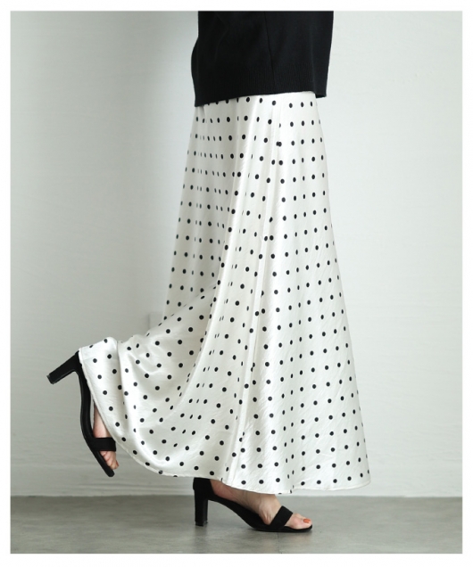 フレアスカート 黒と白のドット ドット柄フレアスカート（スカート）｜antiqua（アンティカ）の