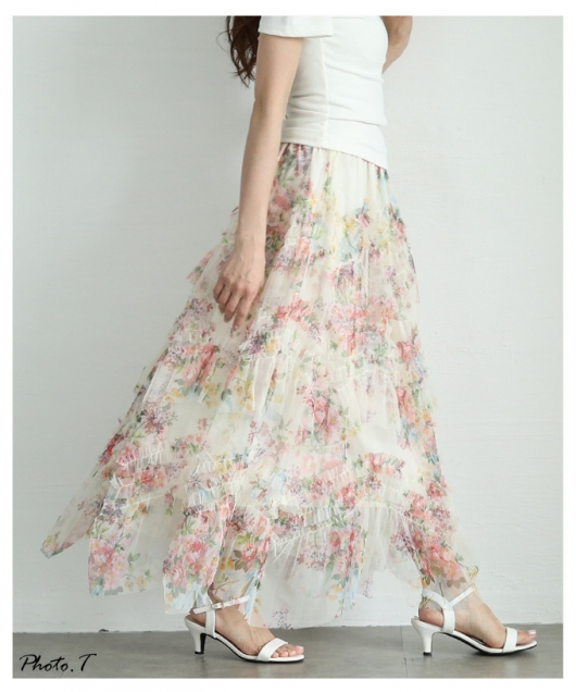 レディース 大人 上品 軽やかに揺れる花柄ティアードフリル