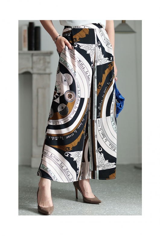 レディース 大人 モード スカーフ柄で上品に魅せる大人のセットアップ｜大人女性のためのナチュラルファッション通販サワアラモード