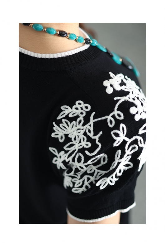 レディース 大人 モード レトロな愛らしさ漂う花柄かぎ編み風刺繍 