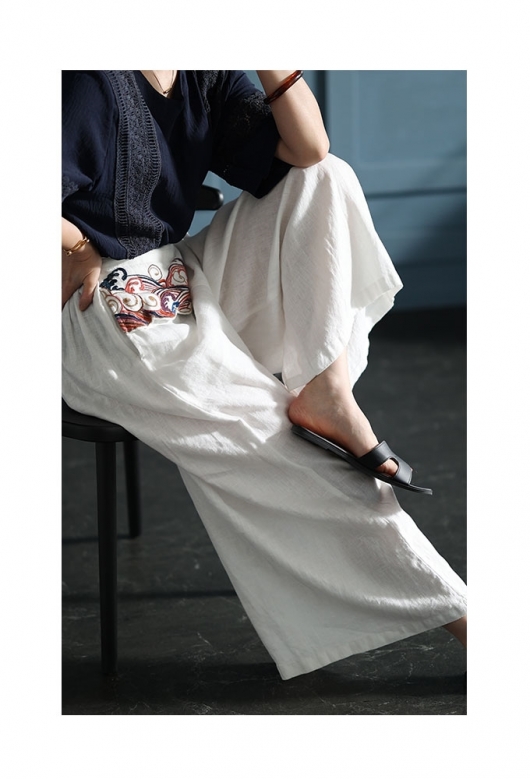 日本画モチーフの斬新さ刺繍ポイントワイドパンツ