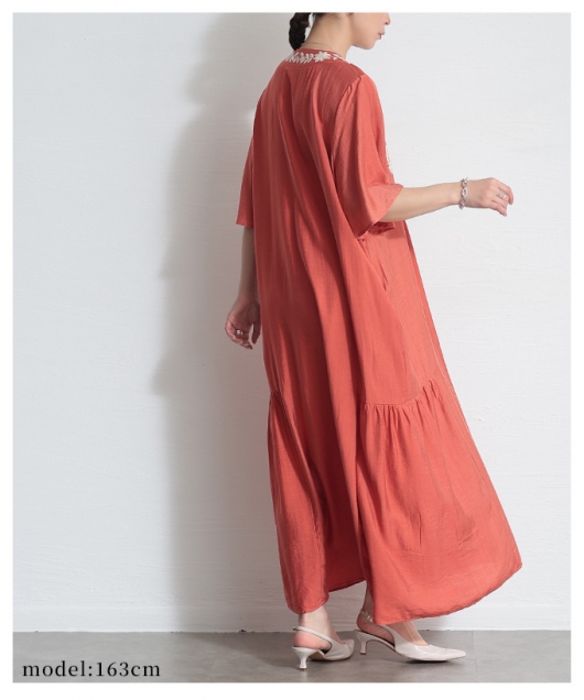 レディース 大人 モード ナチュラルな可憐さに惹かれる花柄刺繍