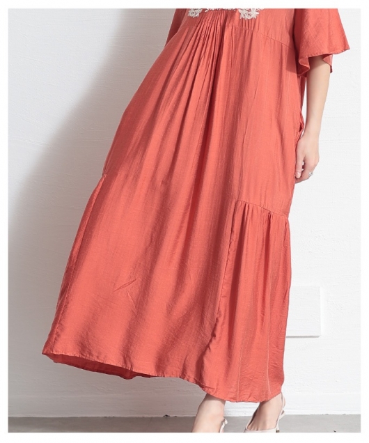 レディース 大人 モード ナチュラルな可憐さに惹かれる花柄刺繍