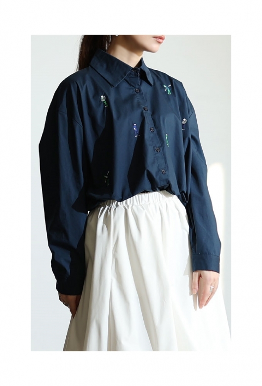 レディース 大人 モード キャッチーな刺繍でリズムを加える長袖シャツ